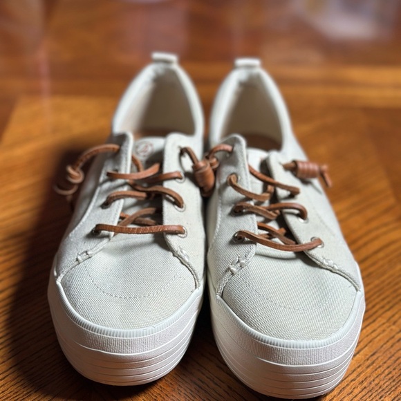 Crest Vibe Platform Sneaker - Picture 1 of 4